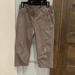 Columbia Women's grey/Tan Capris size 4